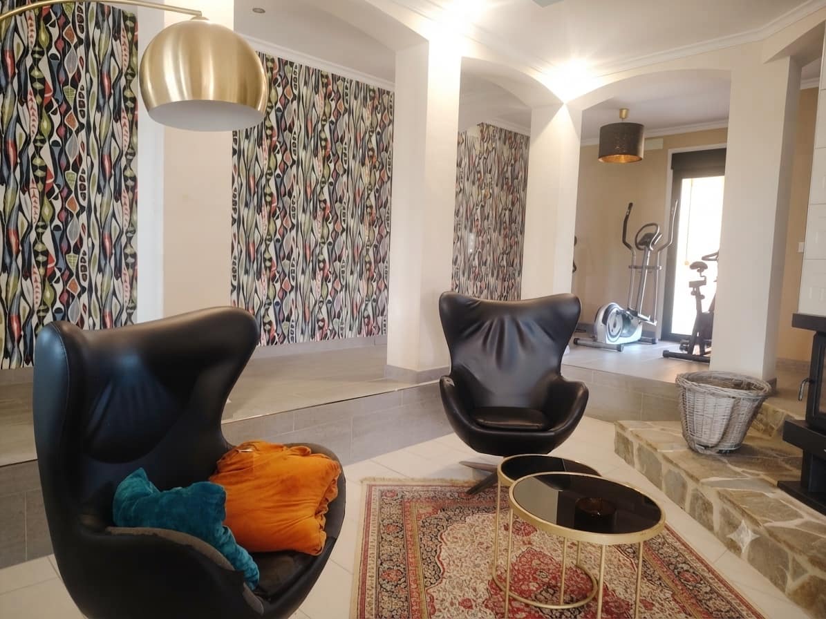 8 bedroom Villa for sale in Pedreguer with garage - € 849,000 (Ref: 9935703)