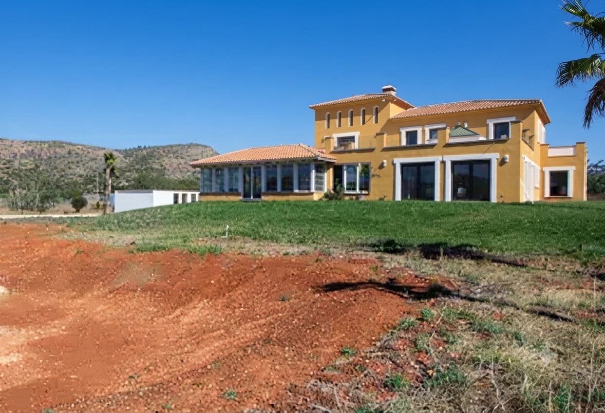 8 bedroom Villa for sale in Pedreguer with garage - € 849,000 (Ref: 9935703)