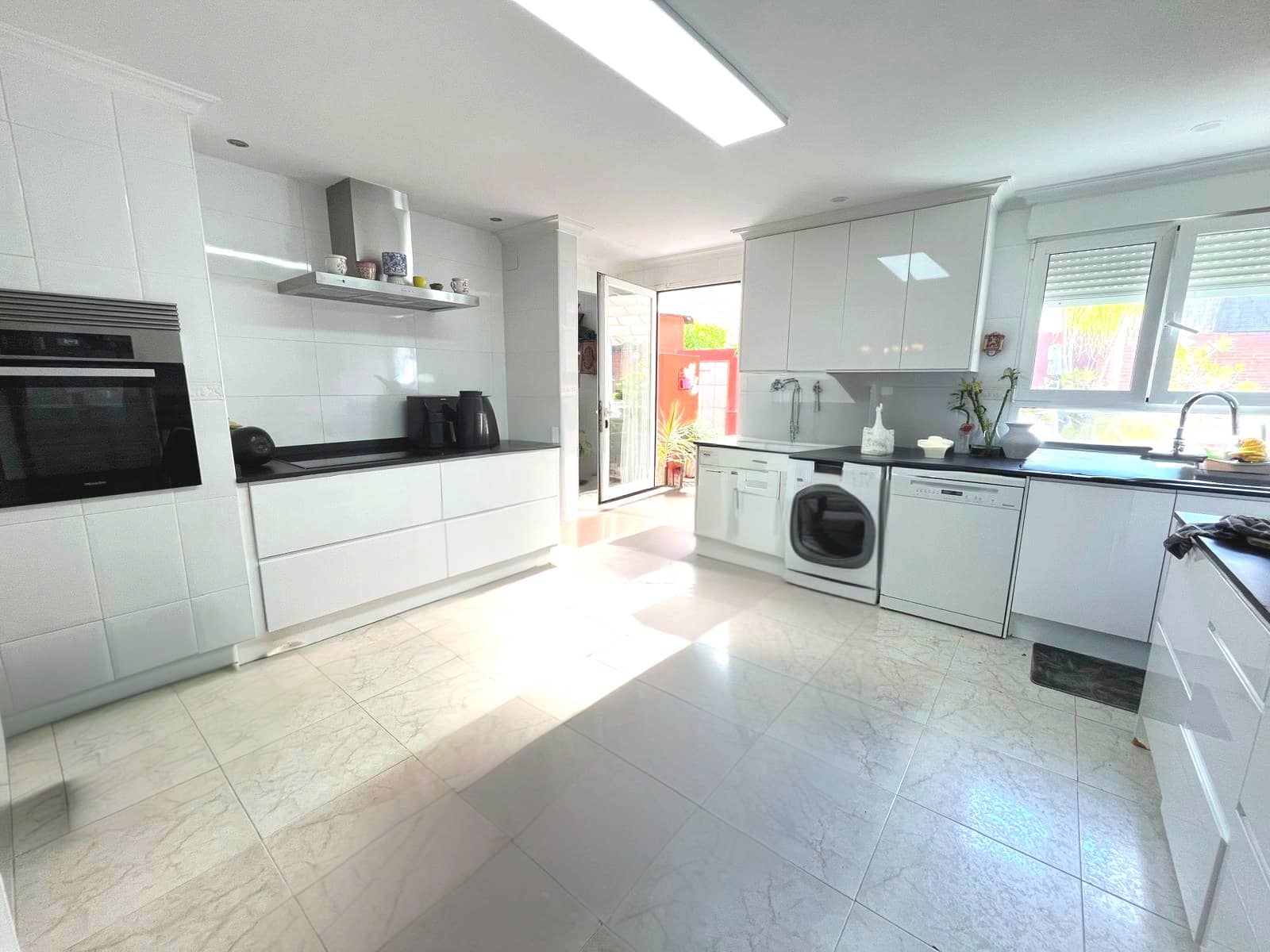 5 sypialnia Willa na sprzedaż w Denia z basenem garażem - 1 200 000 € (Ref: 9939095)