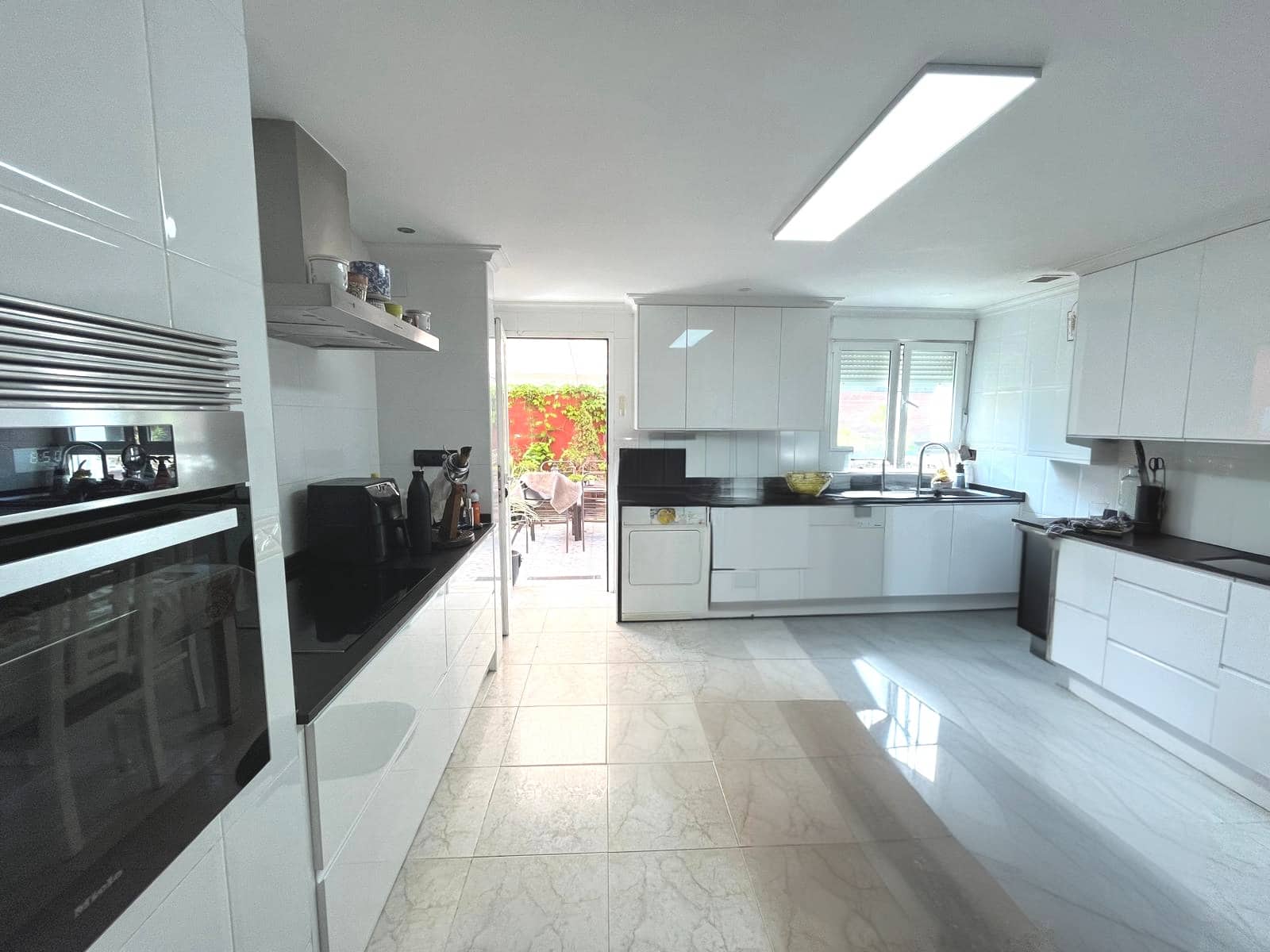 5 sypialnia Willa na sprzedaż w Denia z basenem garażem - 1 200 000 € (Ref: 9939095)