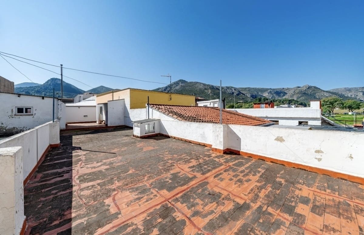 7 bedroom Townhouse for sale in Pego with garage - € 230,000 (Ref: 9989894)
