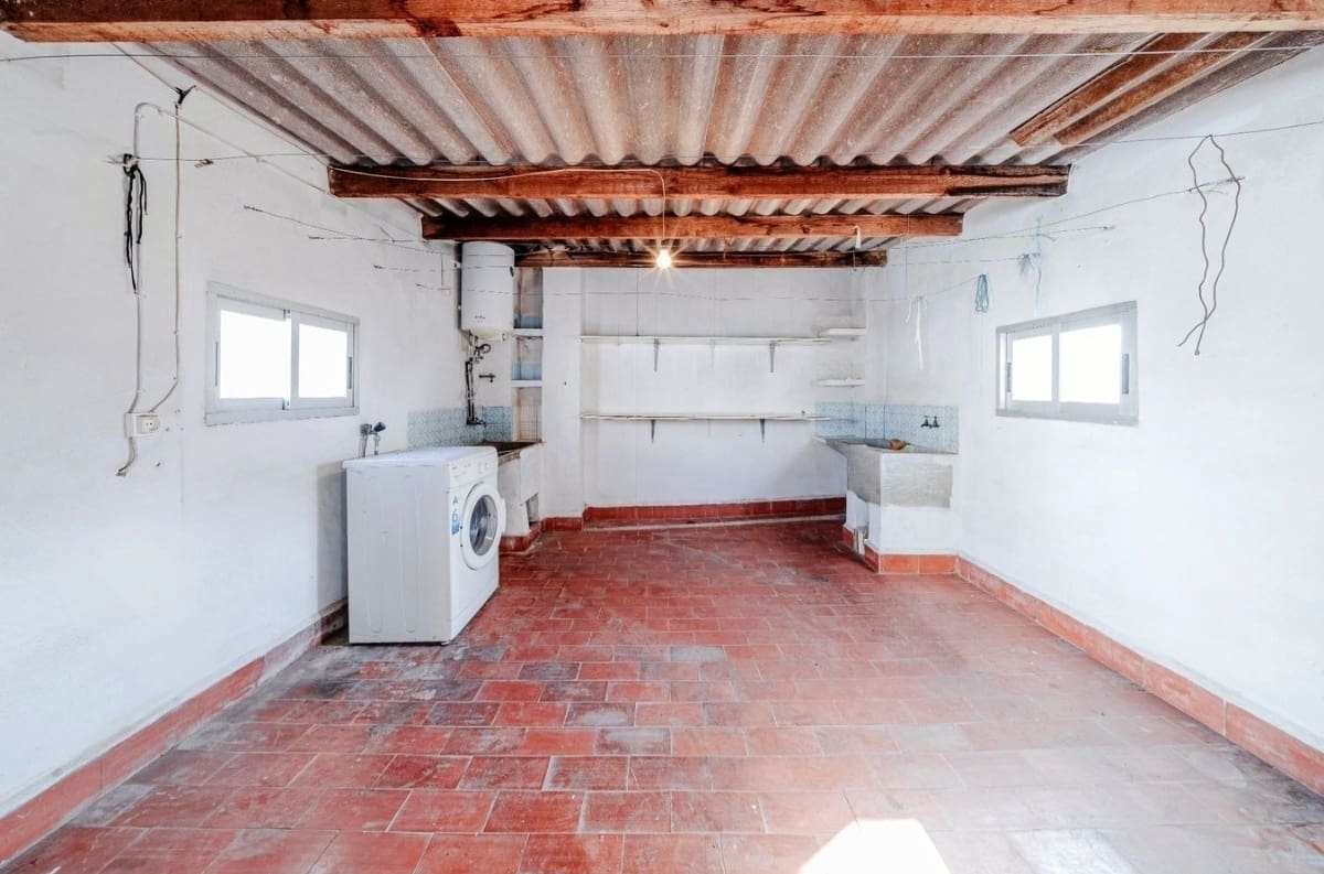 7 bedroom Townhouse for sale in Pego with garage - € 230,000 (Ref: 9989894)