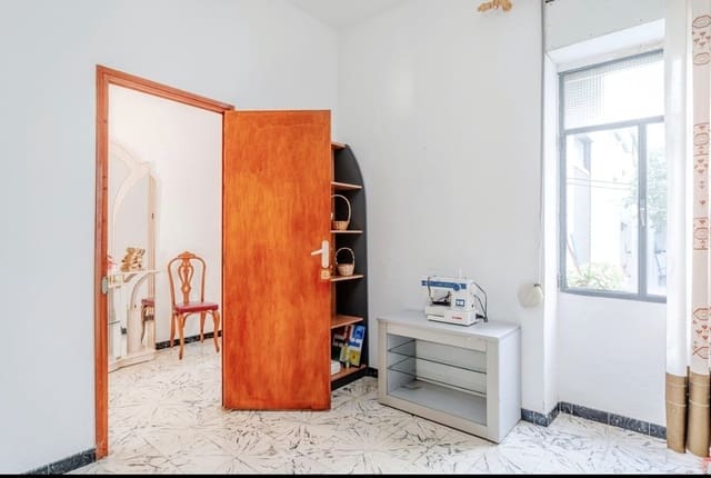 Casa de 7 habitaciones en Pego en venta con garaje - 230.000 € (Ref: 9989894)