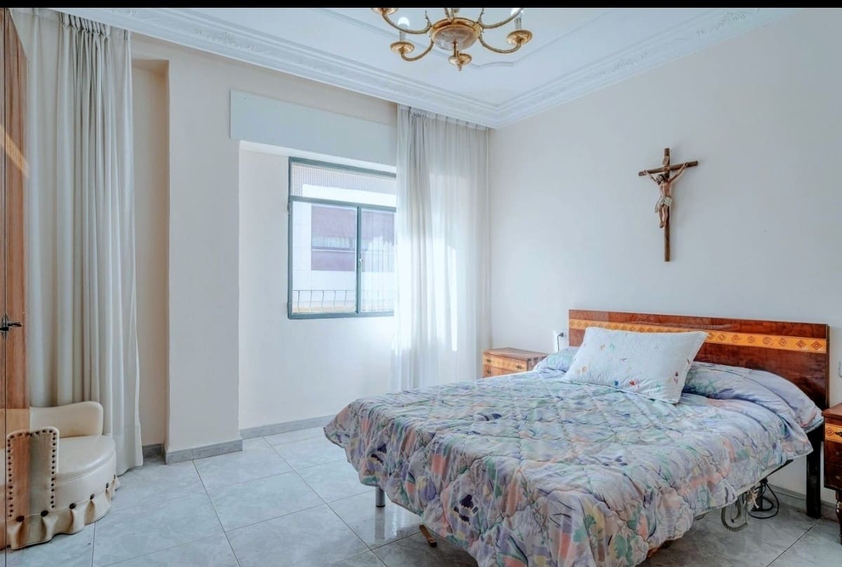 7 bedroom Townhouse for sale in Pego with garage - € 230,000 (Ref: 9989894)