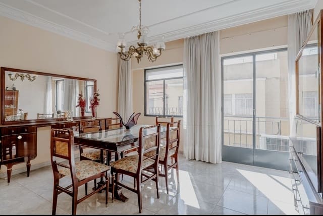 Casa de 7 habitaciones en Pego en venta con garaje - 230.000 € (Ref: 9989894)