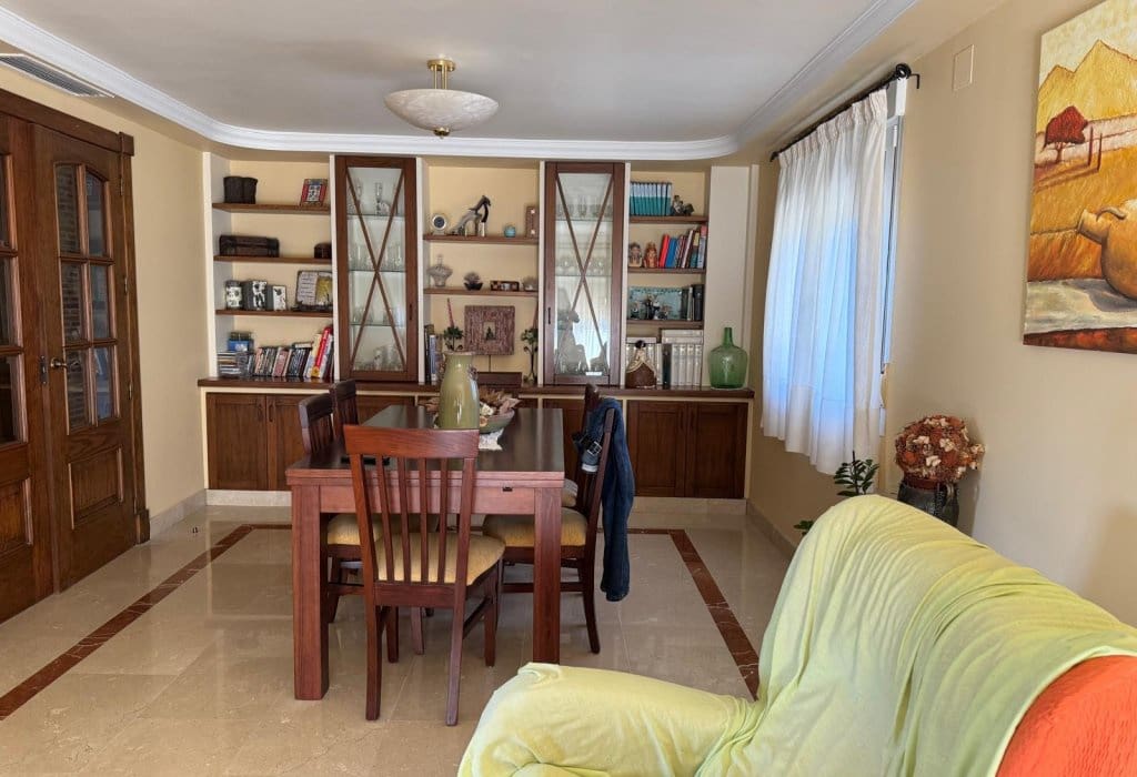 Villa for sale in La Marina with pool - € 840,000 (Ref: 9049587)