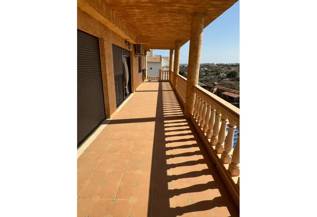 Chalet de 4 habitaciones en San Fulgencio en venta con piscina - 636.000 € (Ref: 9049589)