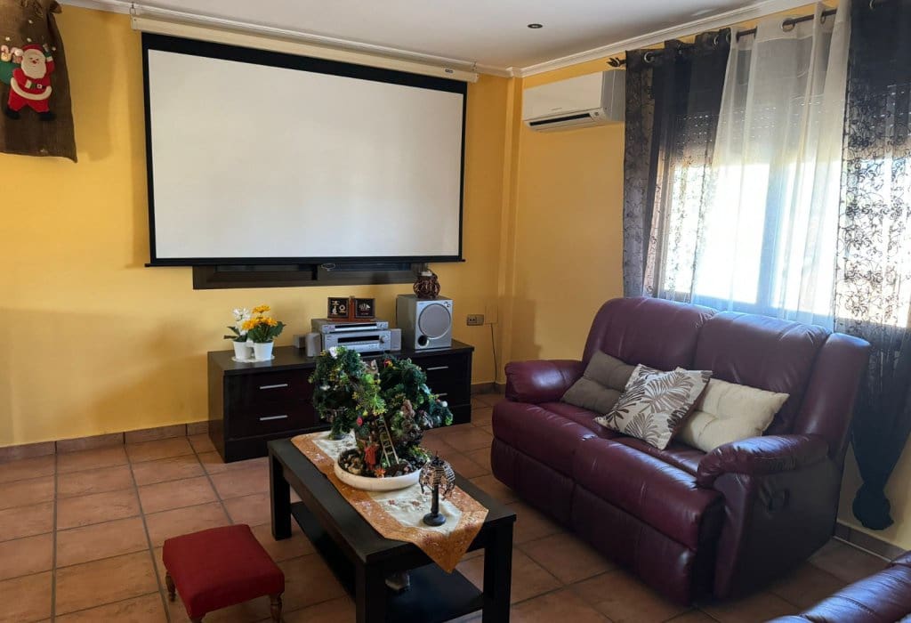 Chalet de 4 habitaciones en San Fulgencio en venta con piscina - 636.000 € (Ref: 9049589)