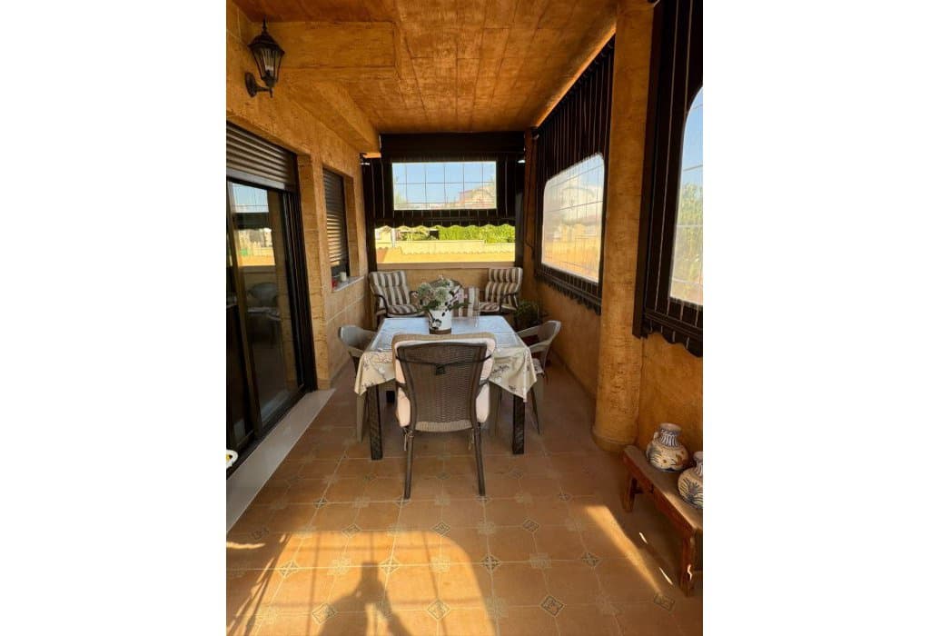 Chalet de 4 habitaciones en San Fulgencio en venta con piscina - 636.000 € (Ref: 9049589)