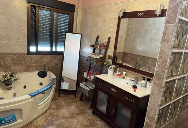 Chalet de 4 habitaciones en San Fulgencio en venta con piscina - 636.000 € (Ref: 9049589)