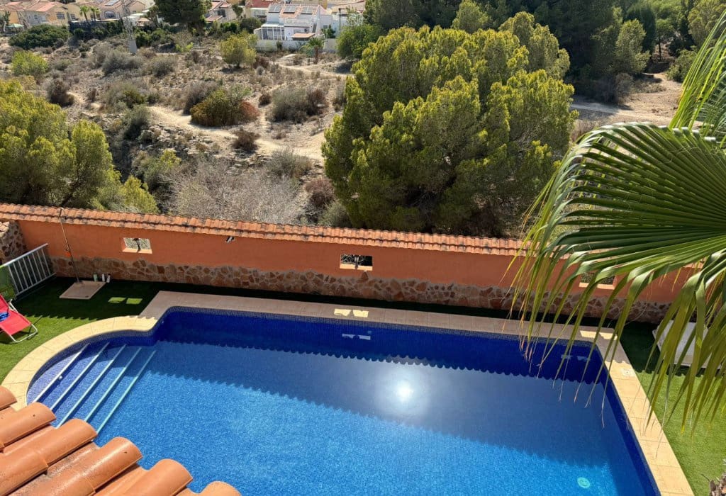 Chalet de 4 habitaciones en San Fulgencio en venta con piscina - 636.000 € (Ref: 9049589)