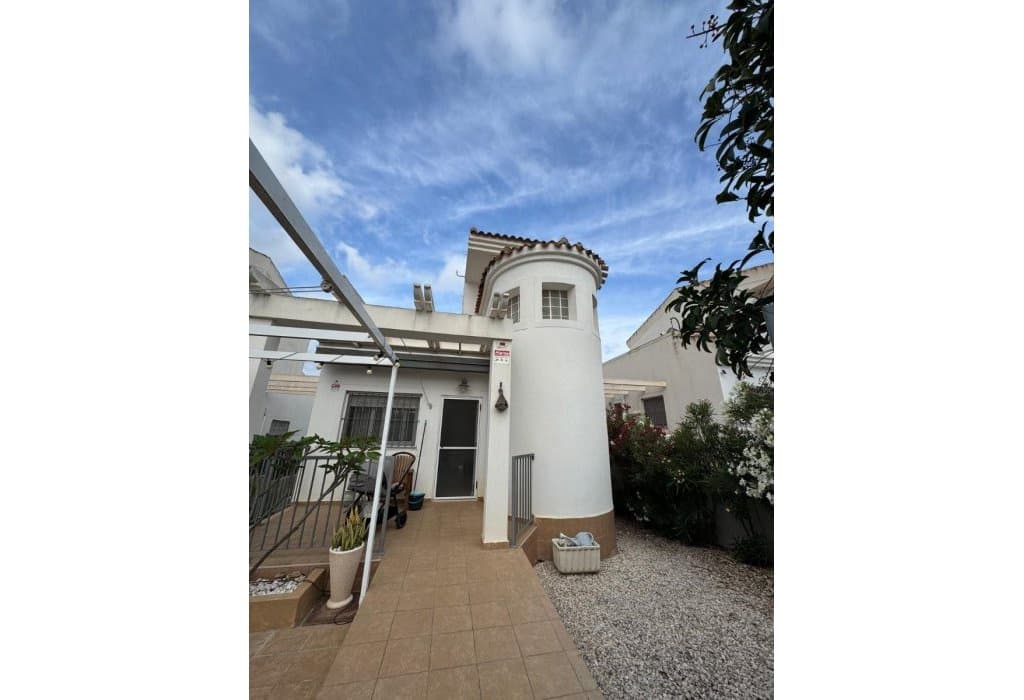 4 soveværelse Villa til salg i San Fulgencio med swimmingpool - € 265.000 (Ref: 9049596)