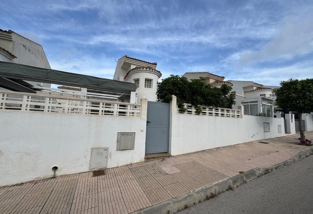 4 soveværelse Villa til salg i San Fulgencio med swimmingpool - € 265.000 (Ref: 9049596)