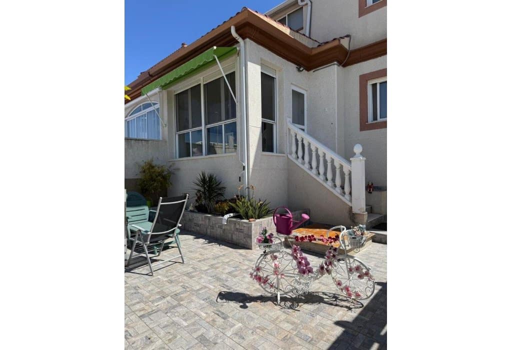 4 soveværelse Byhus til salg i San Fulgencio med swimmingpool - € 199.000 (Ref: 9049598)