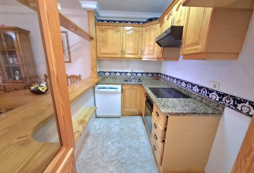 4 bedroom Apartment for sale in Guardamar del Segura with garage - € 220,000 (Ref: 9050035)