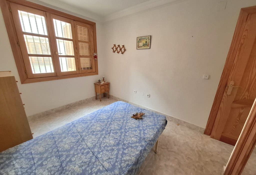 4 bedroom Apartment for sale in Guardamar del Segura with garage - € 220,000 (Ref: 9050035)