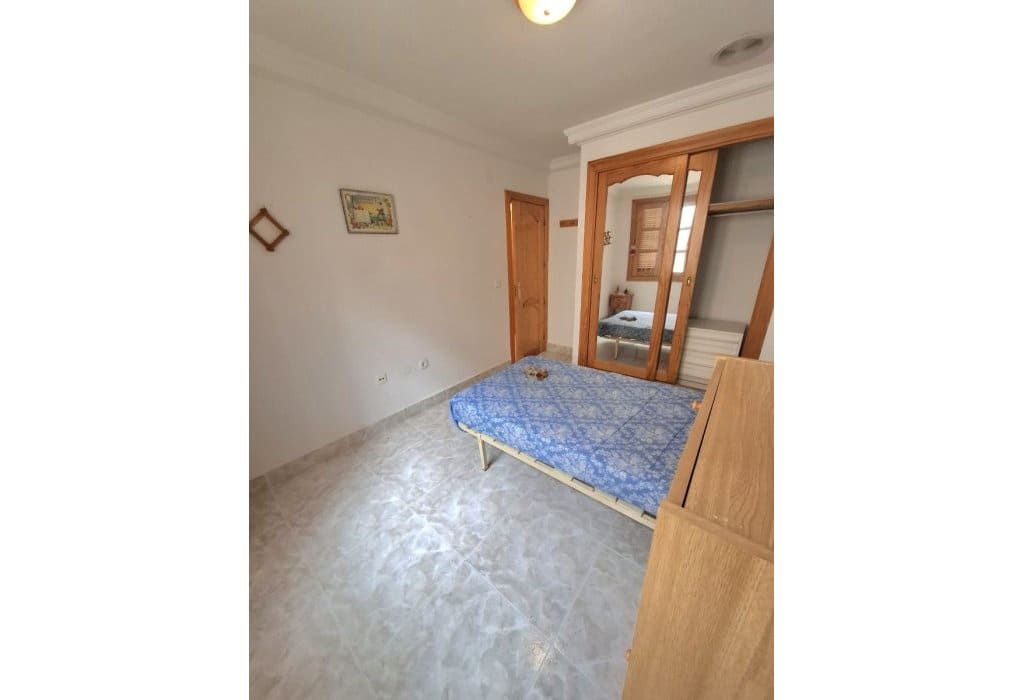 4 bedroom Apartment for sale in Guardamar del Segura with garage - € 220,000 (Ref: 9050035)