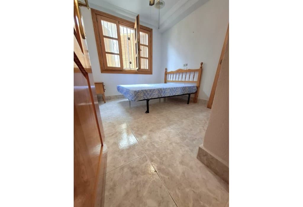 4 bedroom Apartment for sale in Guardamar del Segura with garage - € 220,000 (Ref: 9050035)