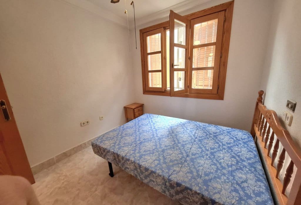 4 bedroom Apartment for sale in Guardamar del Segura with garage - € 220,000 (Ref: 9050035)