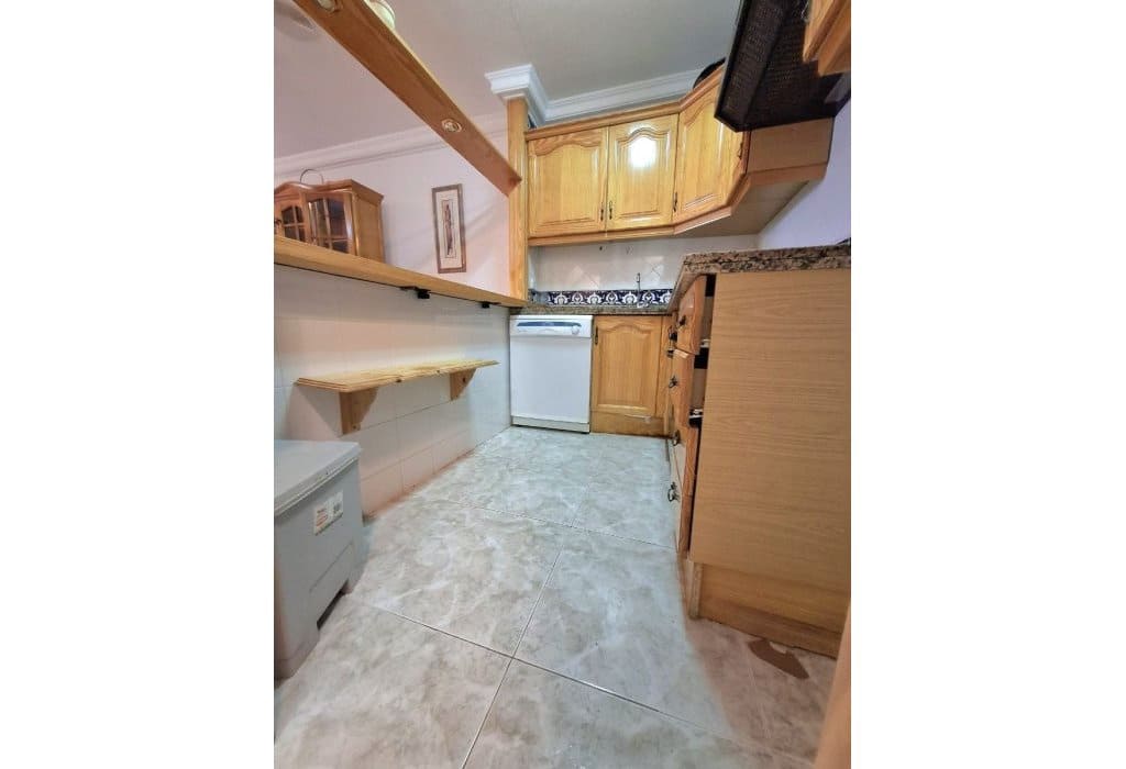 4 bedroom Apartment for sale in Guardamar del Segura with garage - € 220,000 (Ref: 9050035)