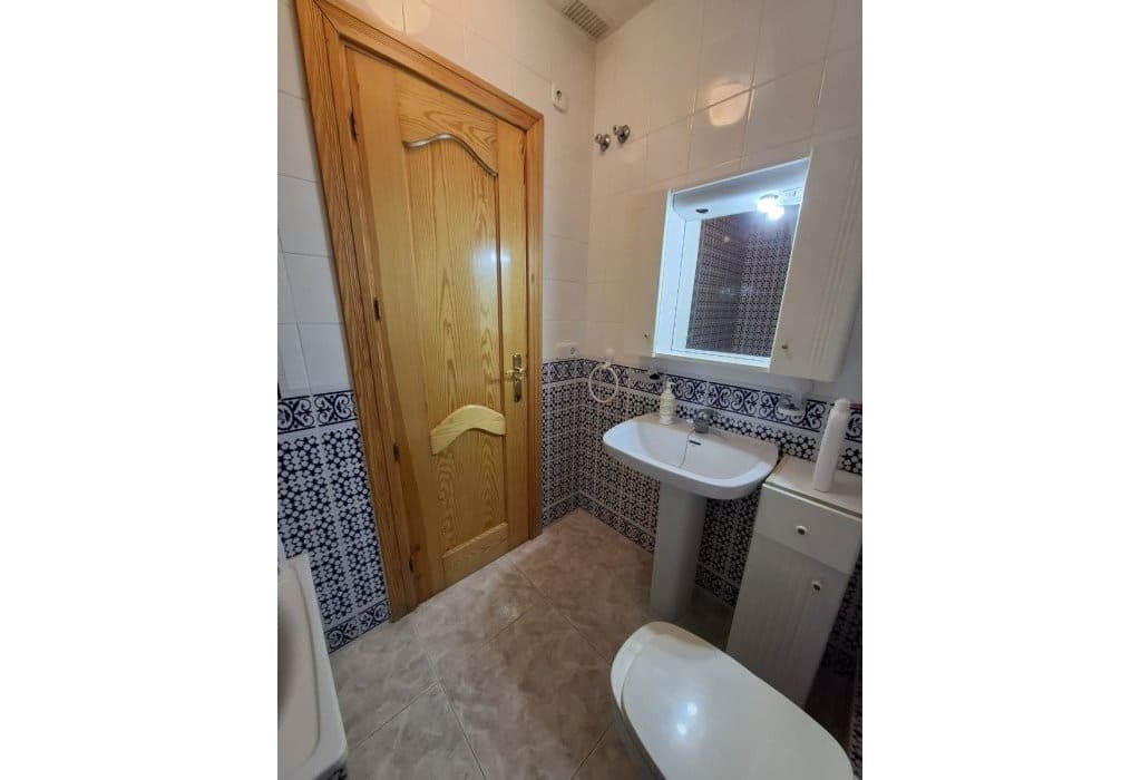 4 bedroom Apartment for sale in Guardamar del Segura with garage - € 220,000 (Ref: 9050035)