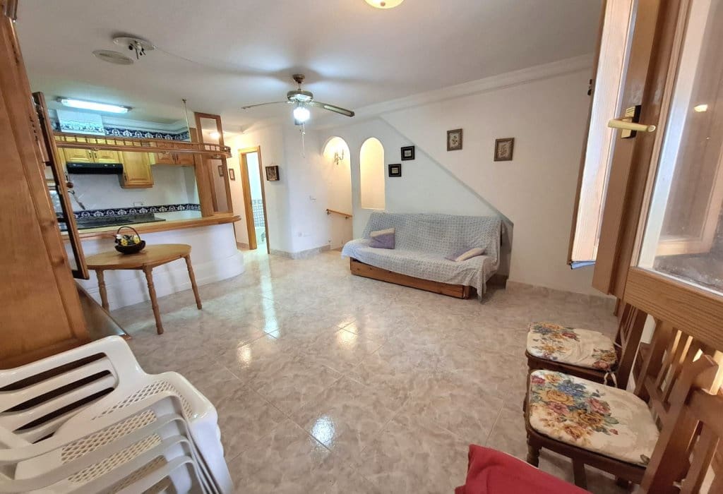 4 bedroom Apartment for sale in Guardamar del Segura with garage - € 220,000 (Ref: 9050035)