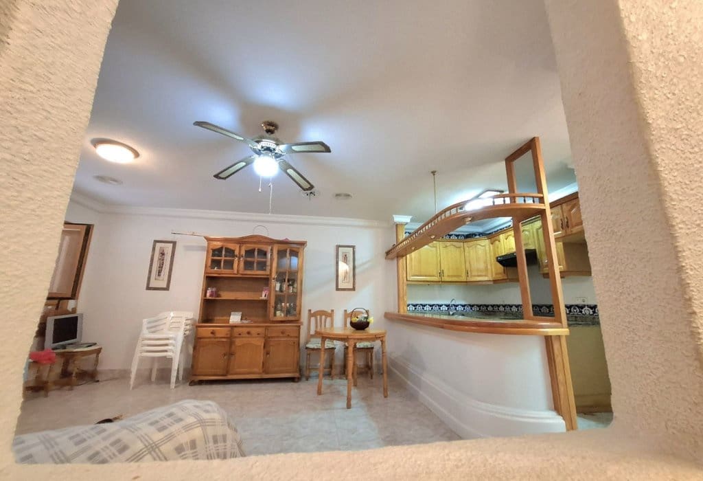 4 bedroom Apartment for sale in Guardamar del Segura with garage - € 220,000 (Ref: 9050035)