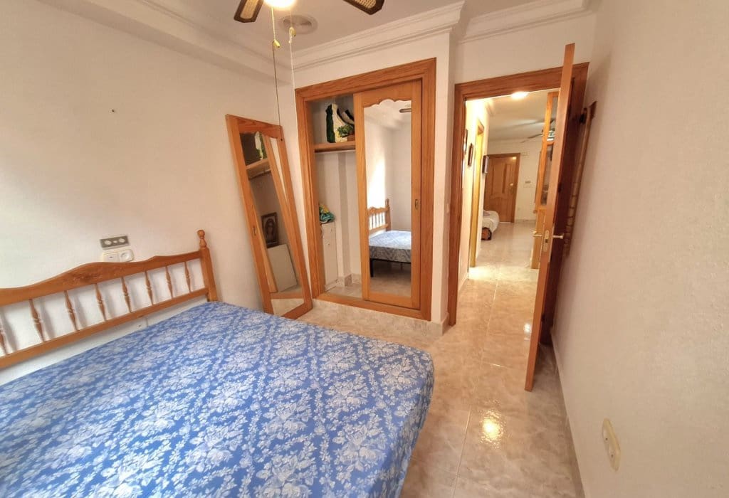 4 bedroom Apartment for sale in Guardamar del Segura with garage - € 220,000 (Ref: 9050035)