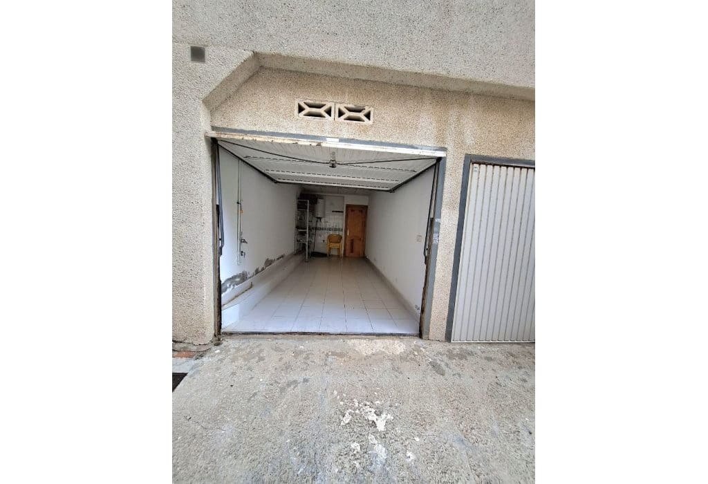 4 bedroom Apartment for sale in Guardamar del Segura with garage - € 220,000 (Ref: 9050035)