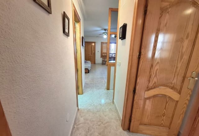 4 bedroom Apartment for sale in Guardamar Playa, Guardamar del Segura with garage - € 220,000 (Ref: 9050035)