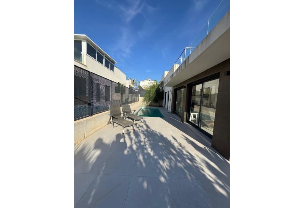 3 bedroom Villa for sale in San Fulgencio with pool - € 430,000 (Ref: 9254067)