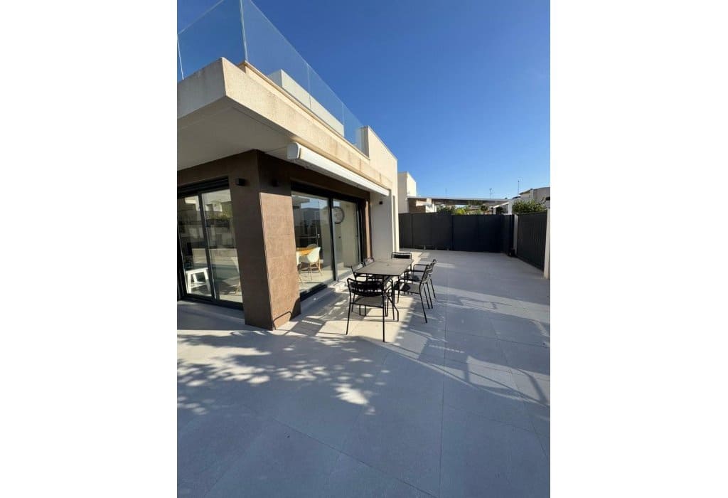 3 bedroom Villa for sale in San Fulgencio with pool - € 430,000 (Ref: 9254067)