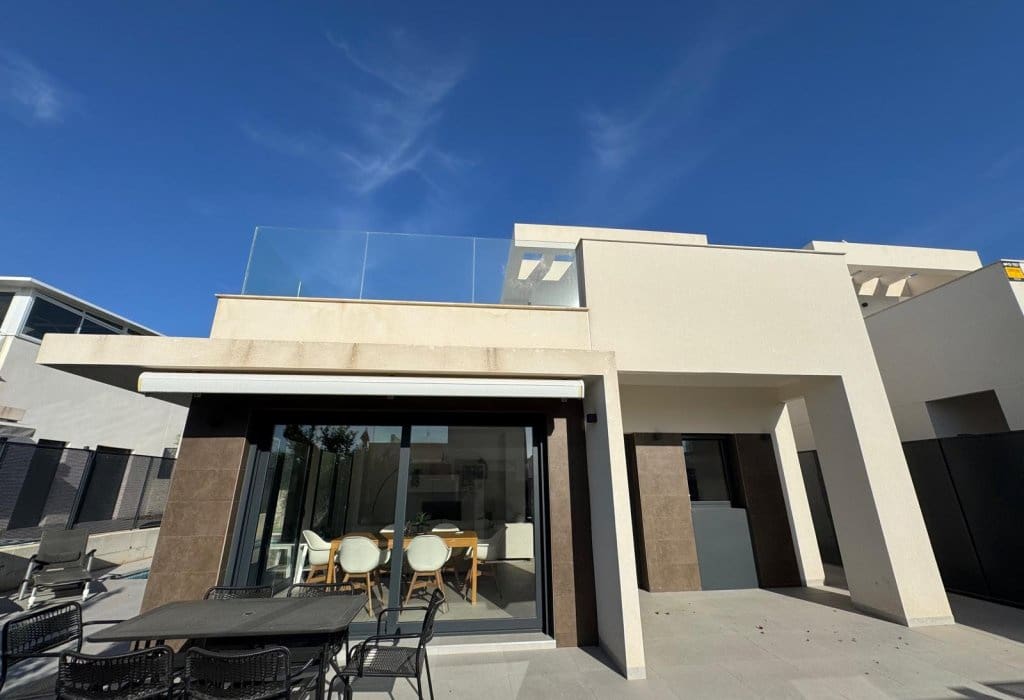 3 bedroom Villa for sale in San Fulgencio with pool - € 430,000 (Ref: 9254067)