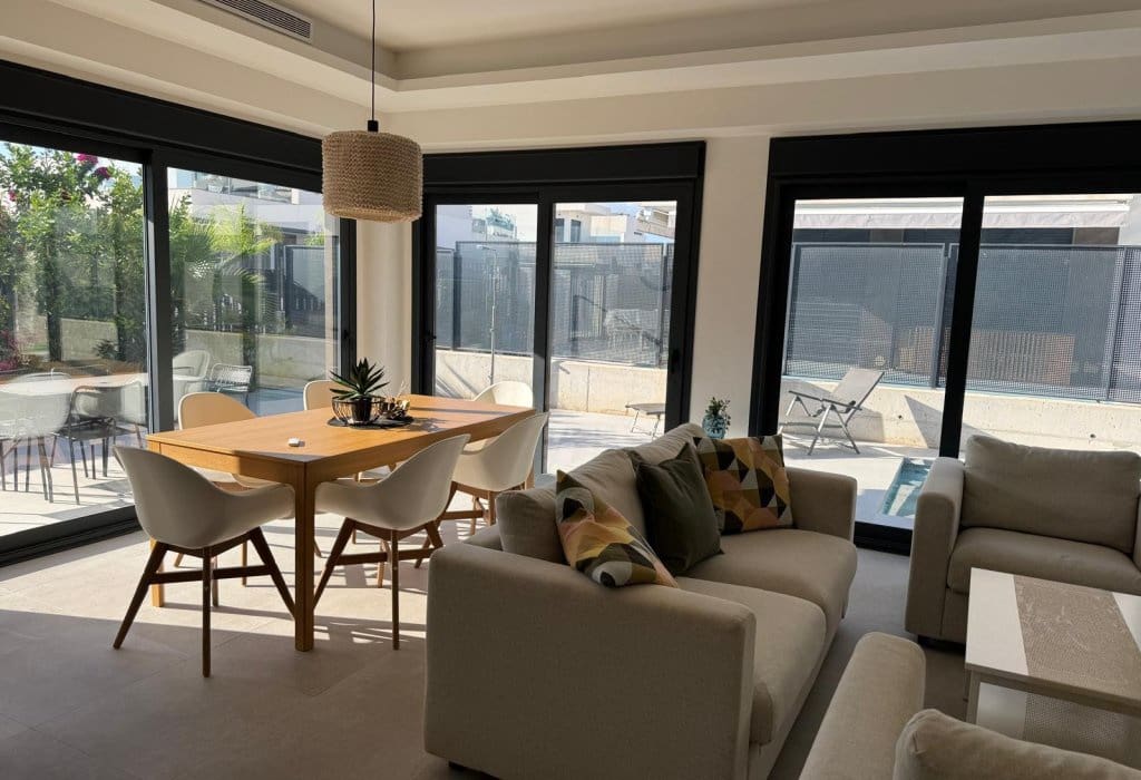 3 bedroom Villa for sale in San Fulgencio with pool - € 430,000 (Ref: 9254067)