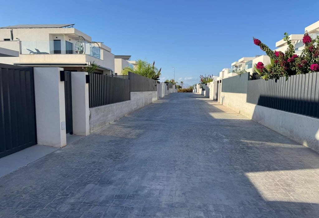 3 bedroom Villa for sale in San Fulgencio with pool - € 430,000 (Ref: 9254067)