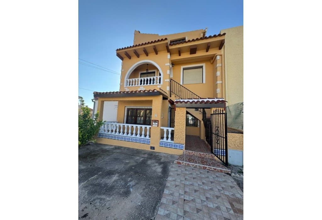 4 makuuhuone Omakotitalo myytävänä paikassa San Fulgencio - 215 000 € (Ref: 9295892)