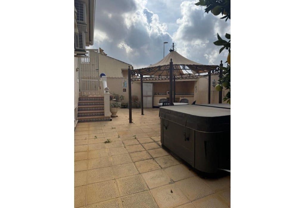 5 soverom Villa til salgs i Benijofar med svømmebasseng - € 300 000 (Ref: 9373667)