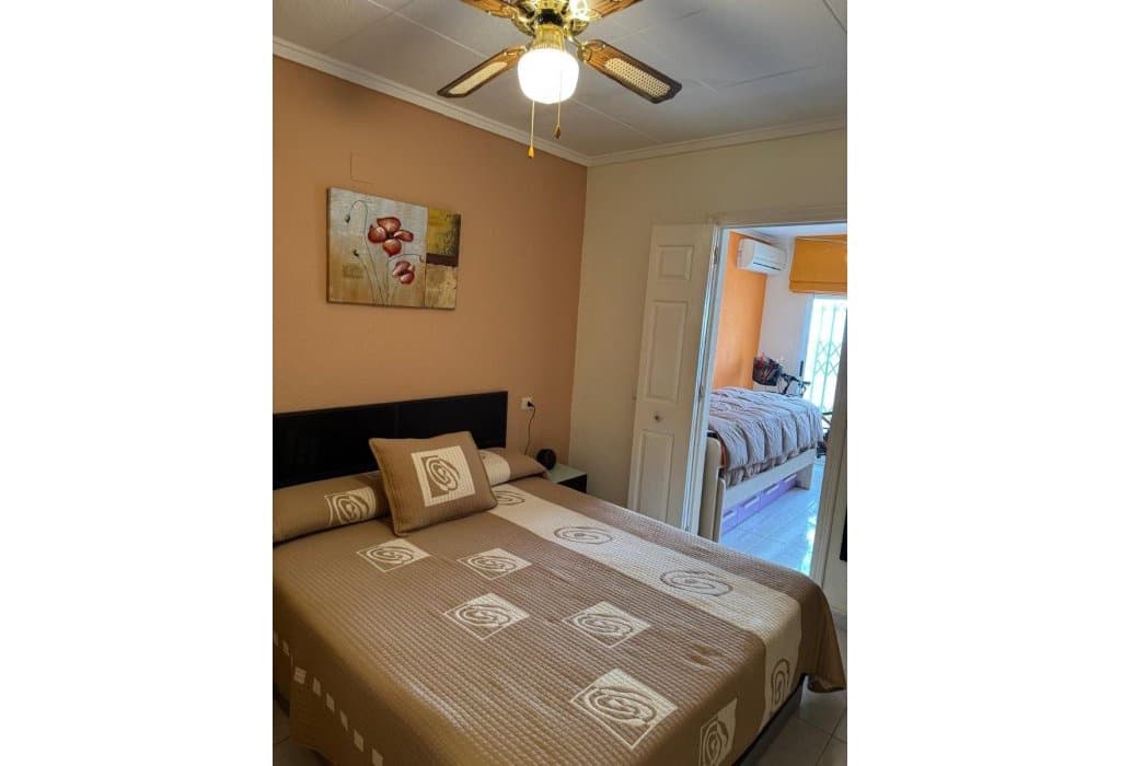 Casa de 4 habitaciones en San Fulgencio en venta - 120.000 € (Ref: 9545916)