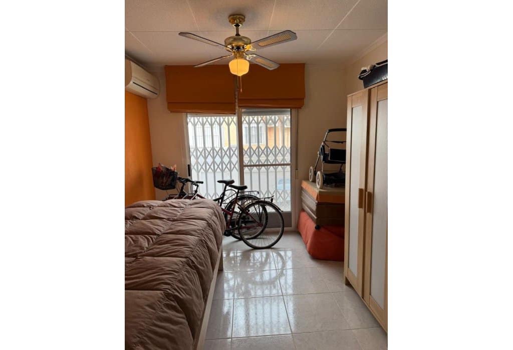 Casa de 4 habitaciones en San Fulgencio en venta - 120.000 € (Ref: 9545916)