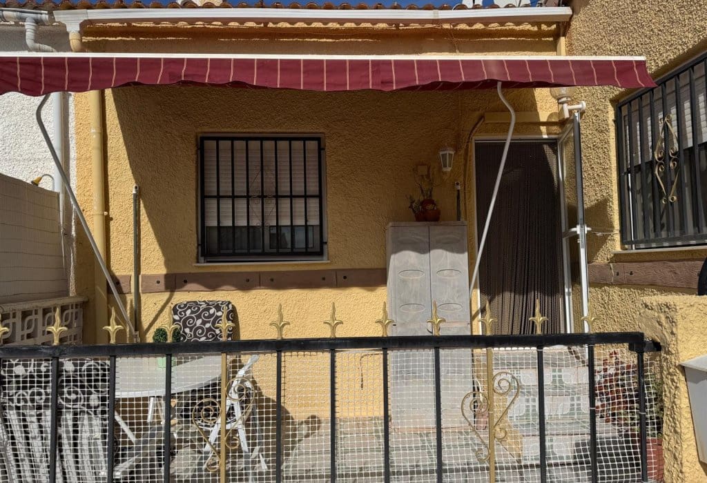 Casa de 4 habitaciones en San Fulgencio en venta - 120.000 € (Ref: 9545916)