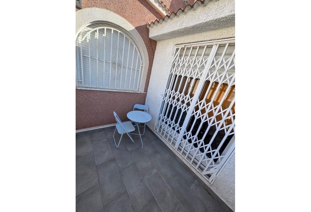 Casa de 4 habitaciones en San Fulgencio en venta - 120.000 € (Ref: 9545916)