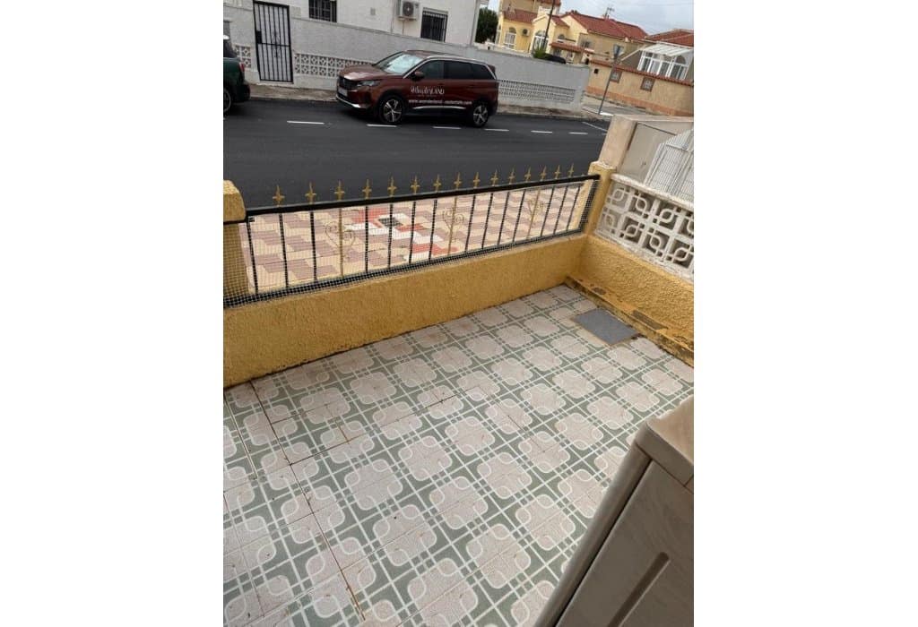 Casa de 4 habitaciones en San Fulgencio en venta - 120.000 € (Ref: 9545916)