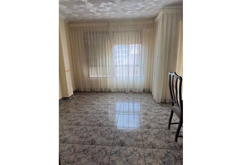 Ático de 3 habitaciones en Guardamar del Segura en venta - 130.000 € (Ref: 9563886)