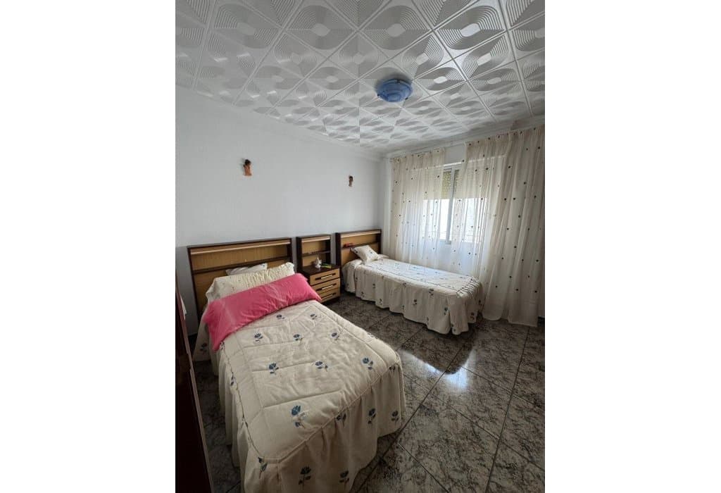 Ático de 3 habitaciones en Guardamar del Segura en venta - 130.000 € (Ref: 9563886)