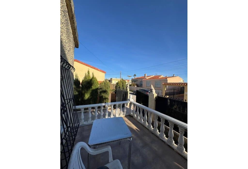 Chalet de 3 habitaciones en San Fulgencio en venta con piscina - 189.000 € (Ref: 9672232)