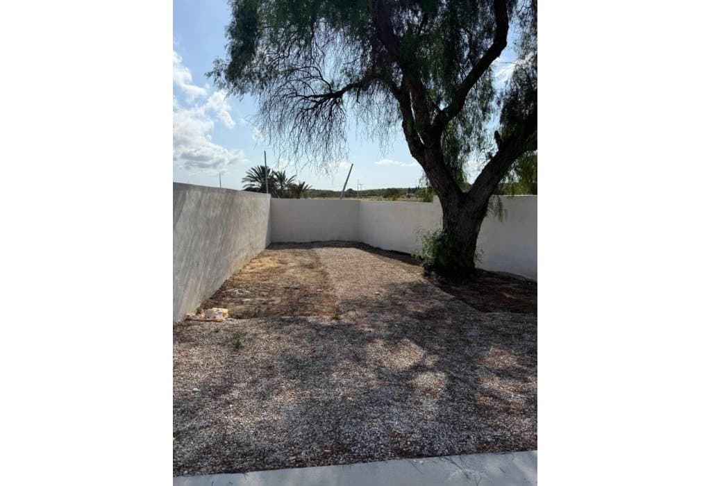 Chalet de 4 habitaciones en La Marina del Pinet en venta con garaje - 305.000 € (Ref: 9895222)