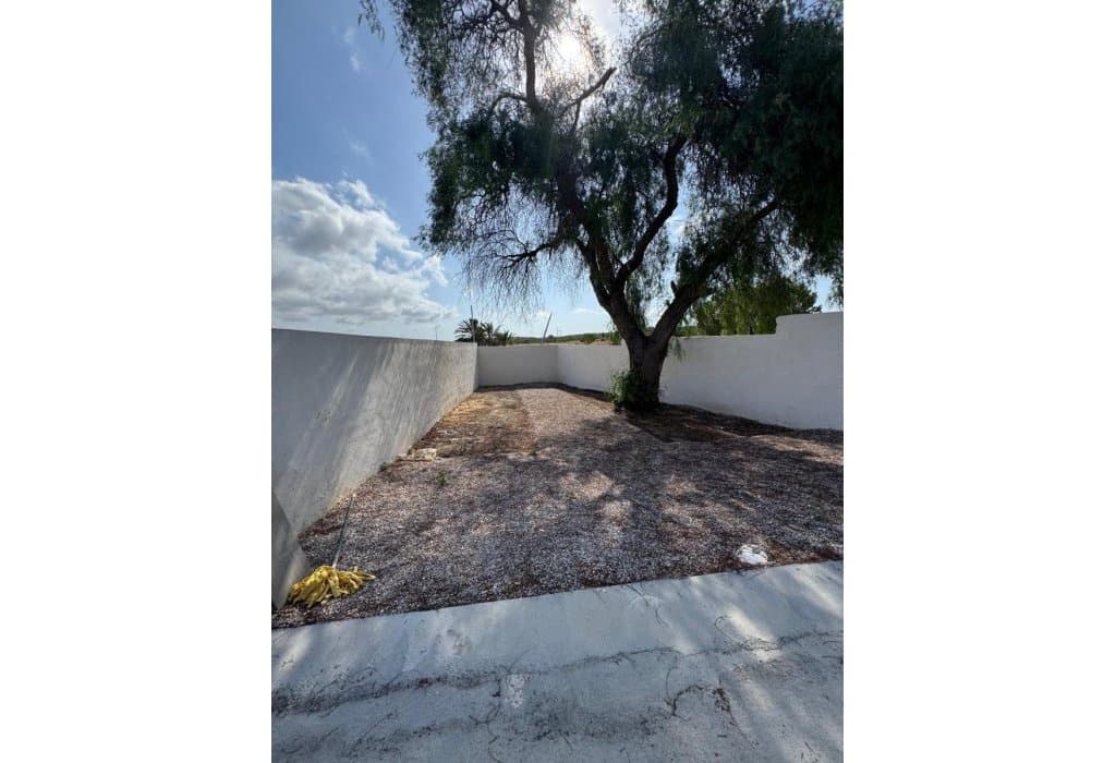 Chalet de 4 habitaciones en La Marina del Pinet en venta con garaje - 305.000 € (Ref: 9895222)