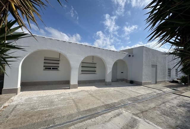 Chalet de 4 habitaciones en La Marina del Pinet, Elche / Elx en venta - 305.000 € (Ref: 9895222)