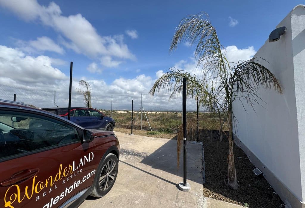Chalet de 4 habitaciones en La Marina del Pinet en venta con garaje - 305.000 € (Ref: 9895222)