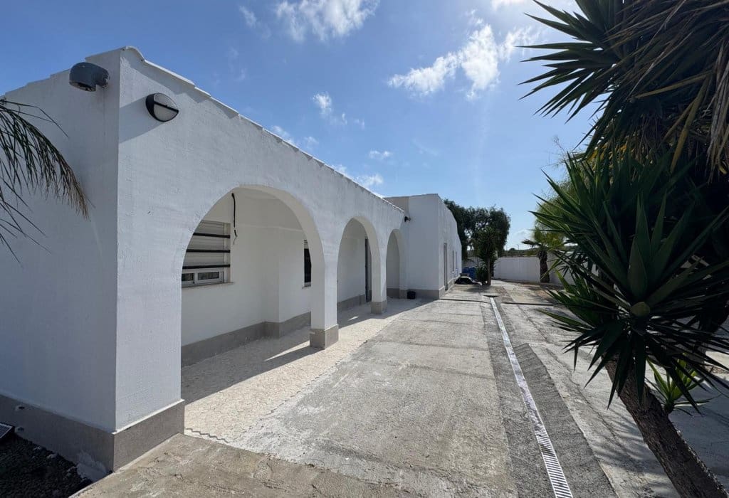 Chalet de 4 habitaciones en La Marina del Pinet en venta con garaje - 305.000 € (Ref: 9895222)